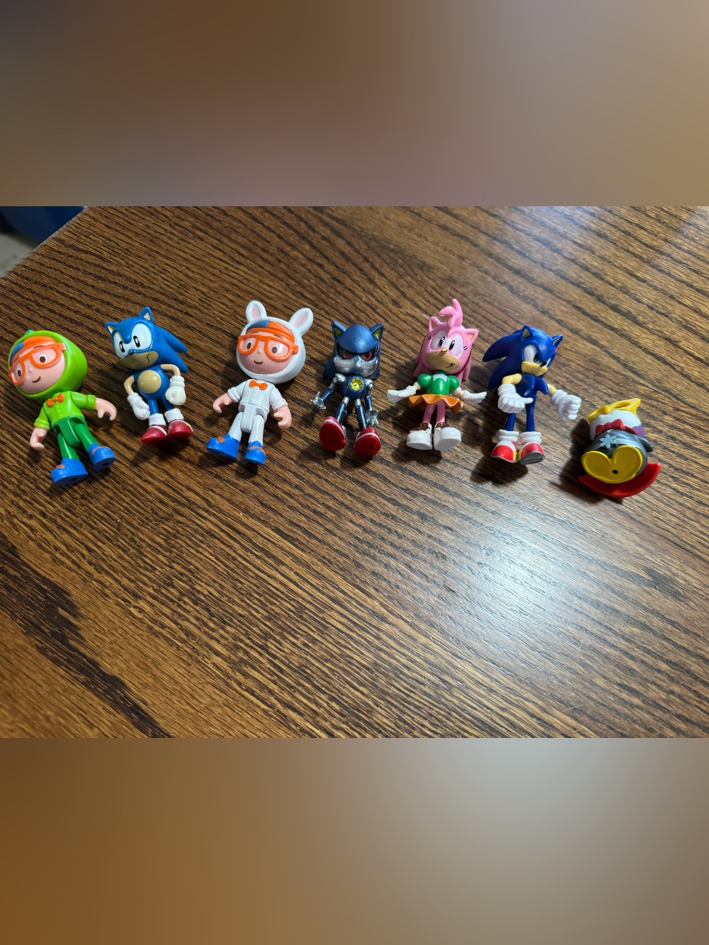 Sonic-themed Collectible Mini Figures Set - Blue, Pink, Green, White, Red